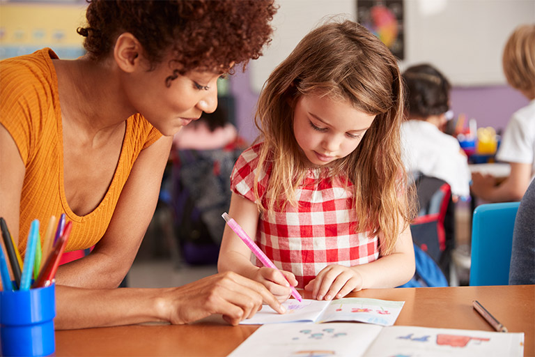 06 Elementary School Teacher Giving Female Pupil One Xqfzhtv.jpg